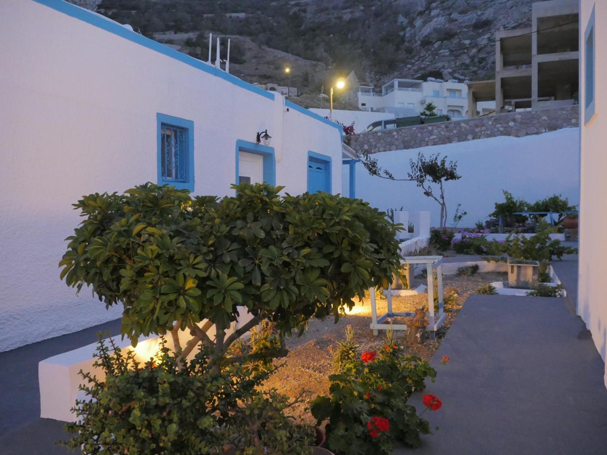 Ancient Thera Apartments Kamári Екстериор снимка