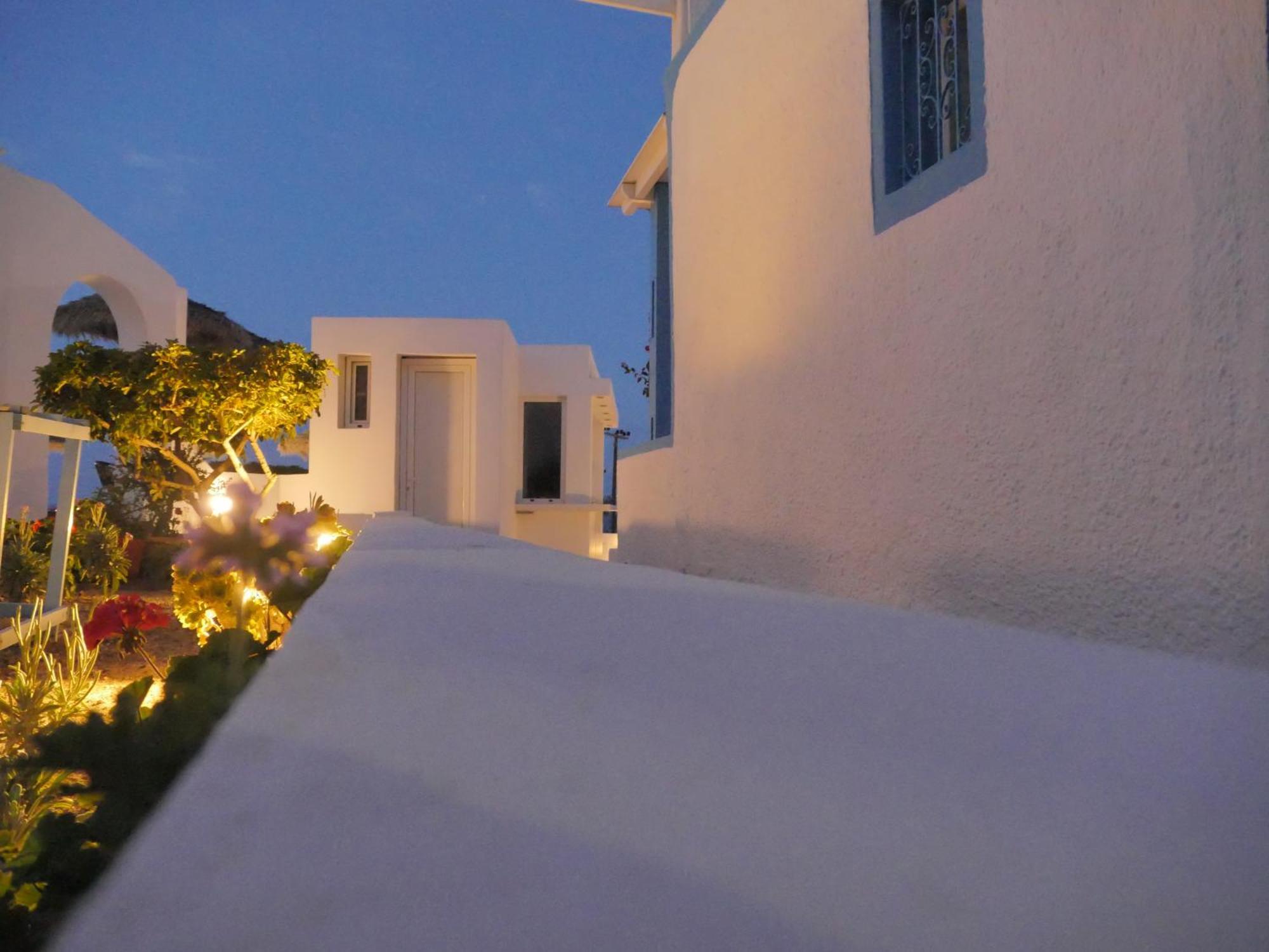 Ancient Thera Apartments Kamári Екстериор снимка