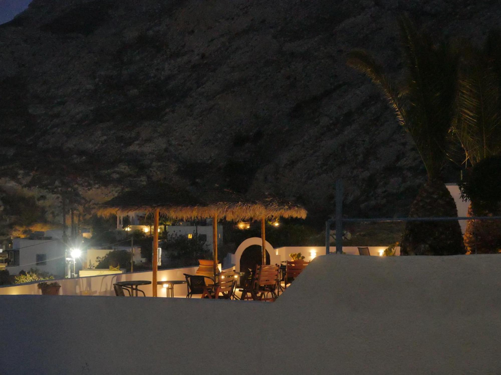 Ancient Thera Apartments Kamári Екстериор снимка