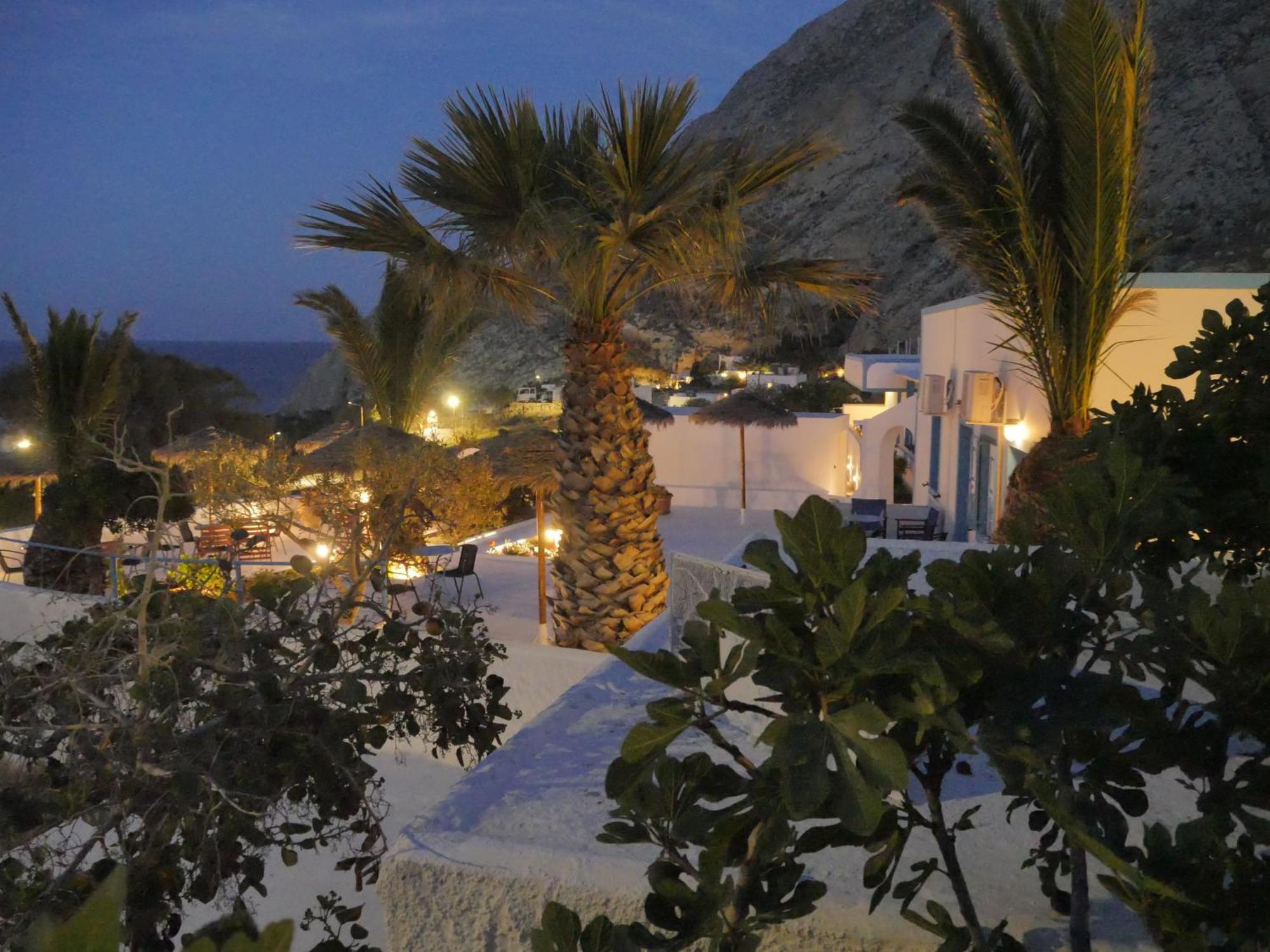 Ancient Thera Apartments Kamári Екстериор снимка