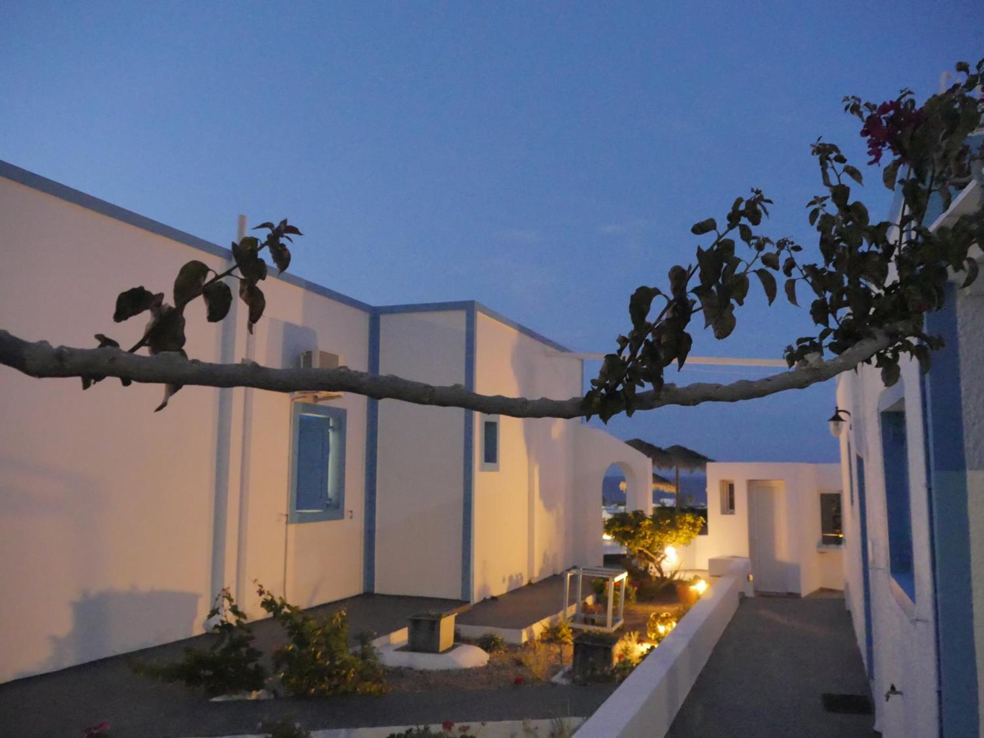 Ancient Thera Apartments Kamári Екстериор снимка