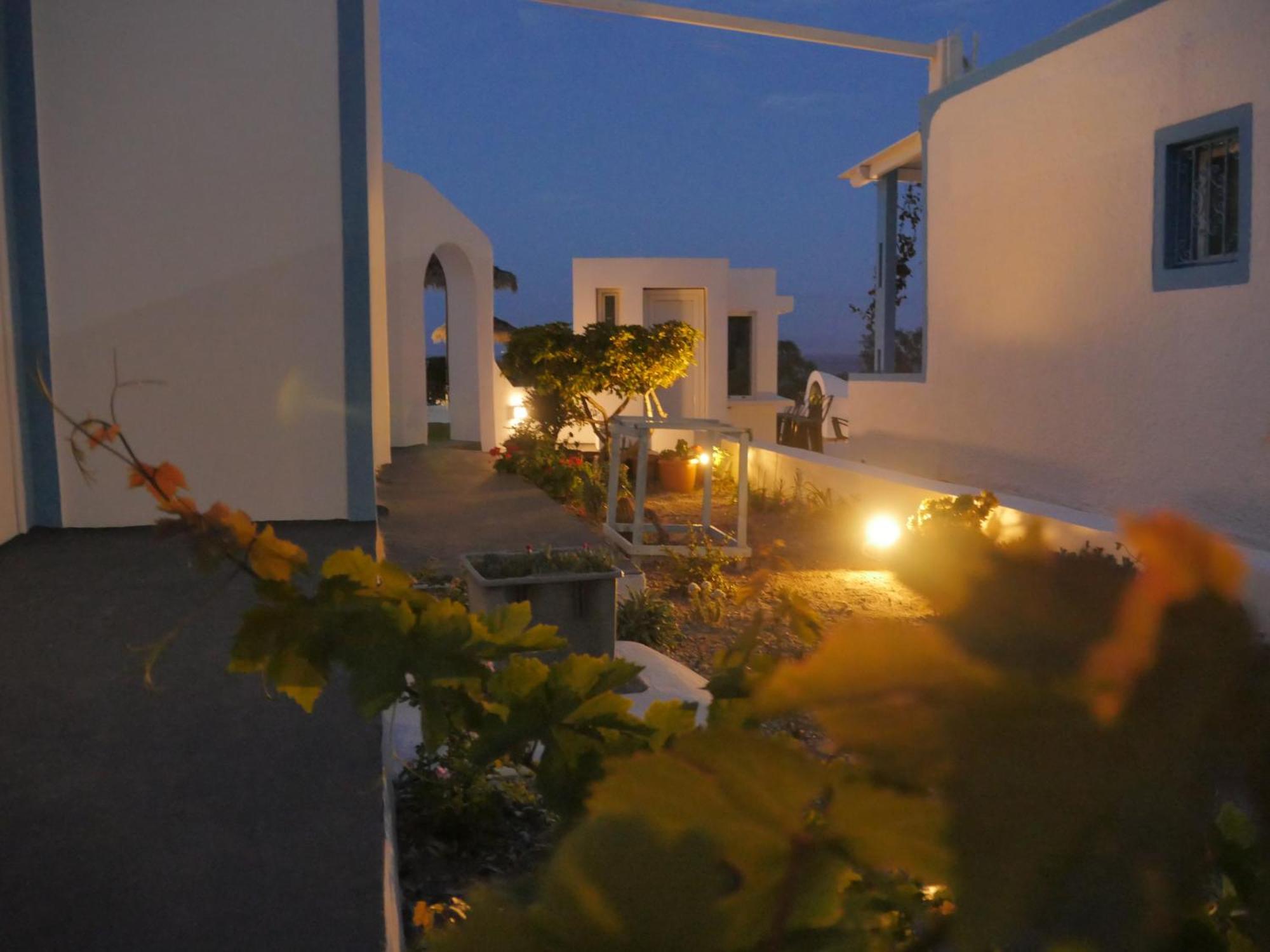 Ancient Thera Apartments Kamári Екстериор снимка