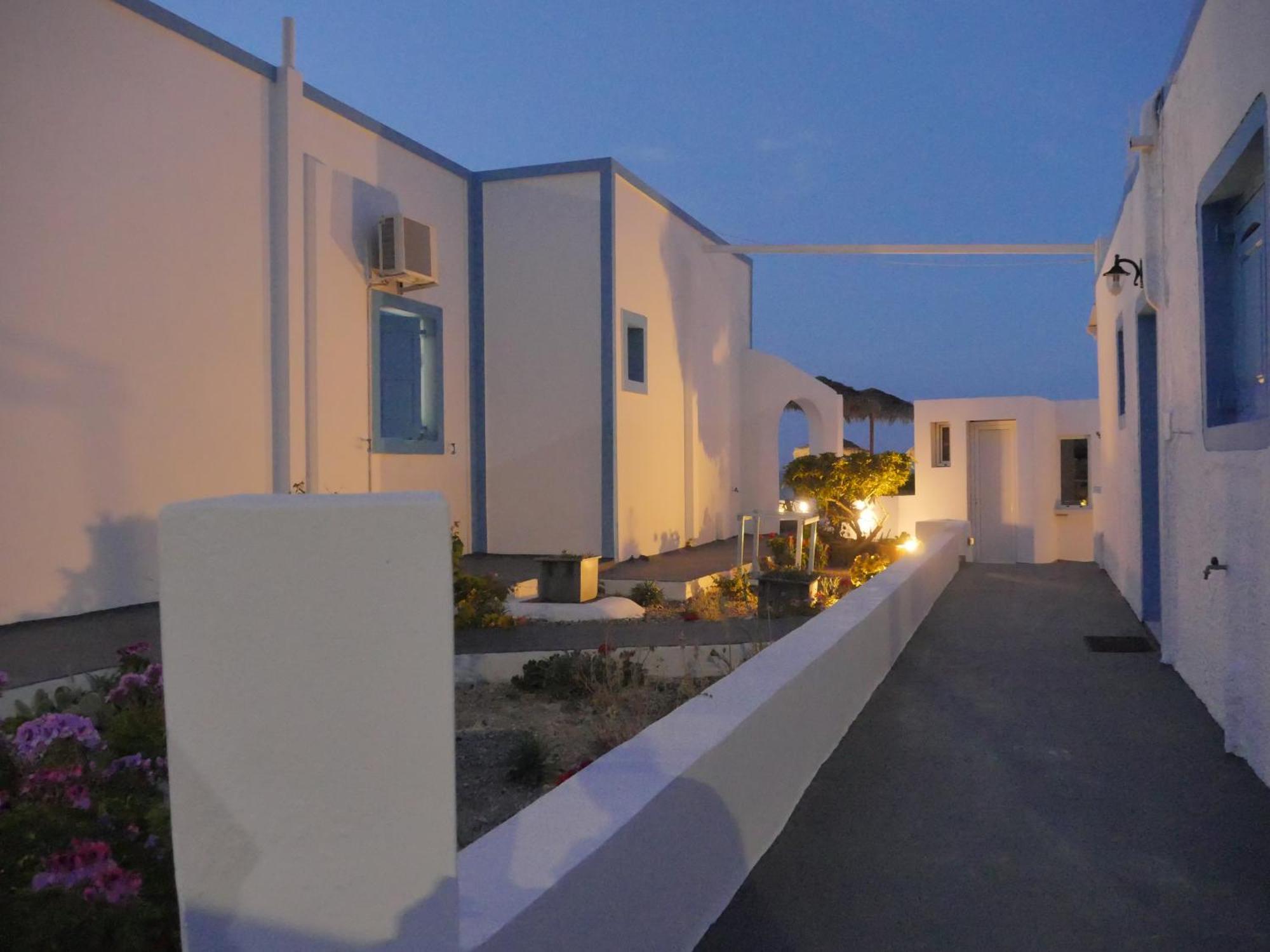 Ancient Thera Apartments Kamári Екстериор снимка