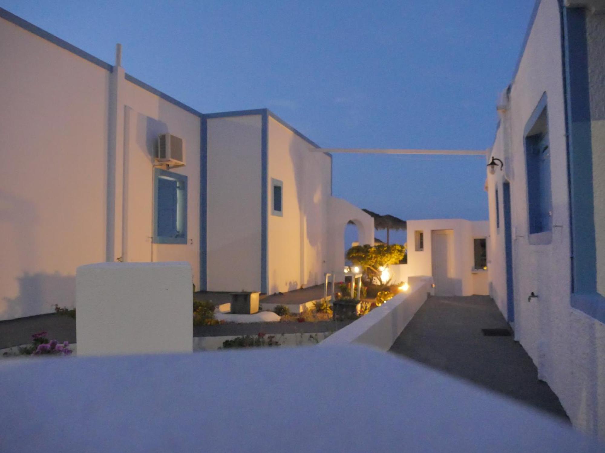 Ancient Thera Apartments Kamári Екстериор снимка