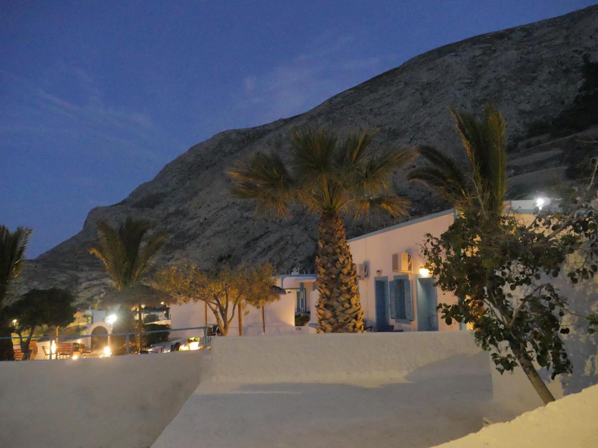 Ancient Thera Apartments Kamári Екстериор снимка