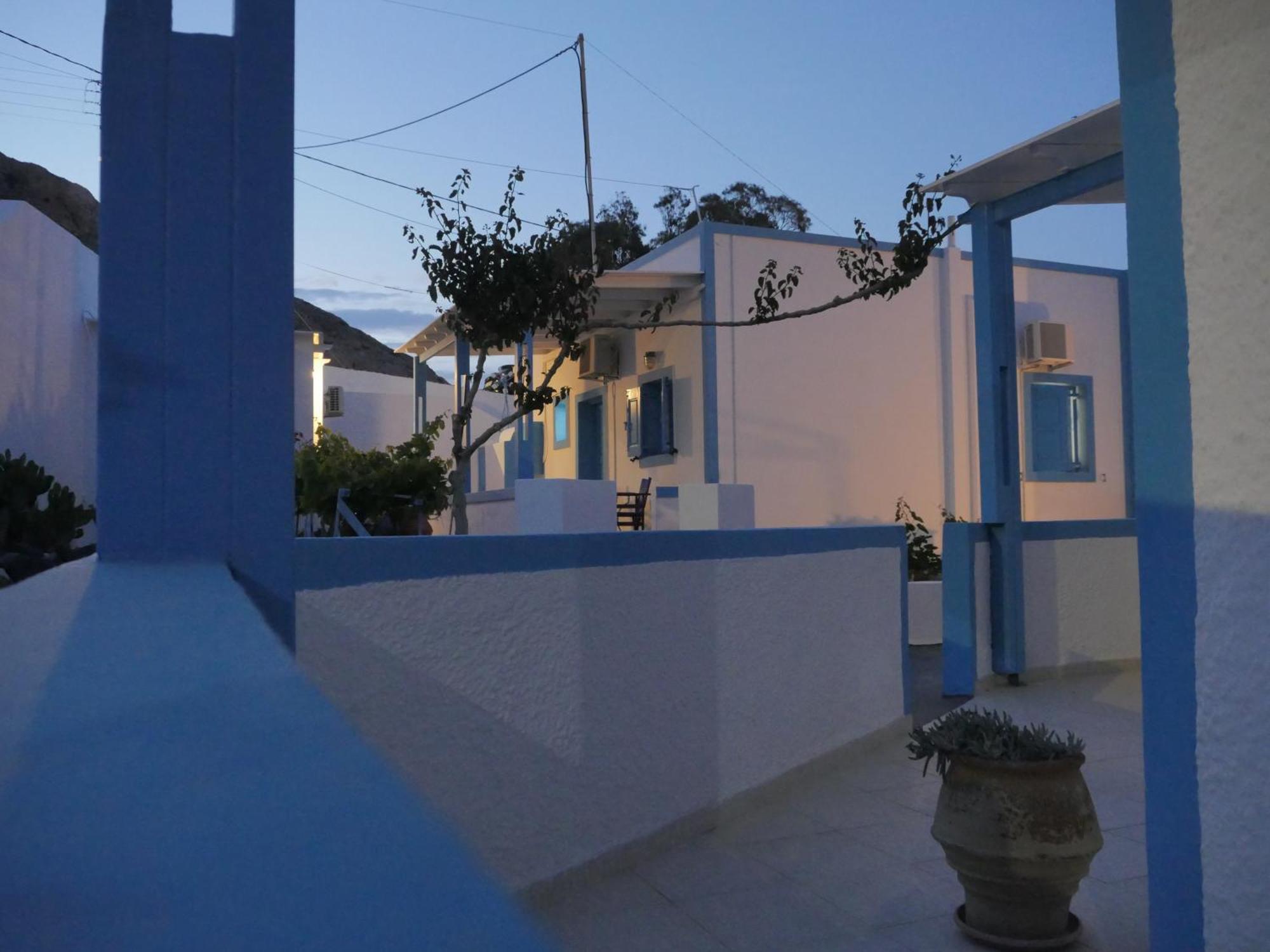 Ancient Thera Apartments Kamári Екстериор снимка