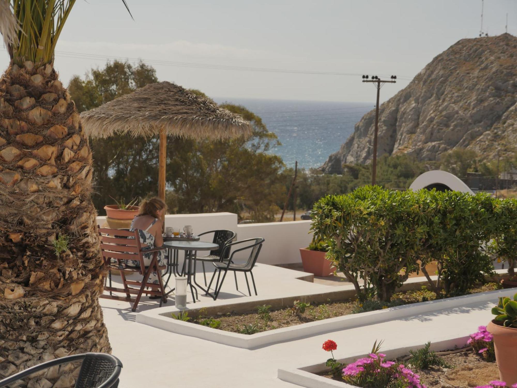 Ancient Thera Apartments Kamári Екстериор снимка