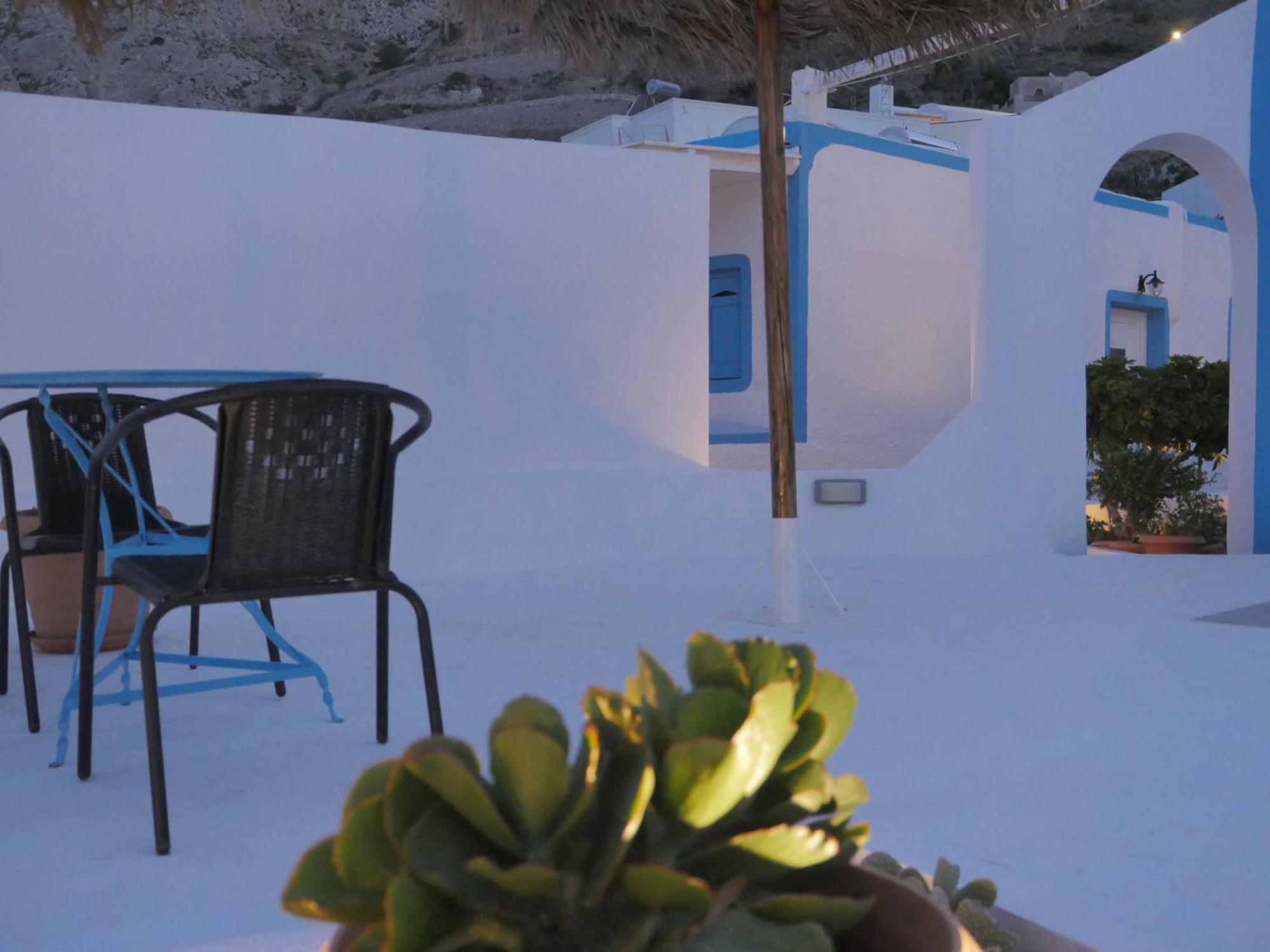 Ancient Thera Apartments Kamári Екстериор снимка