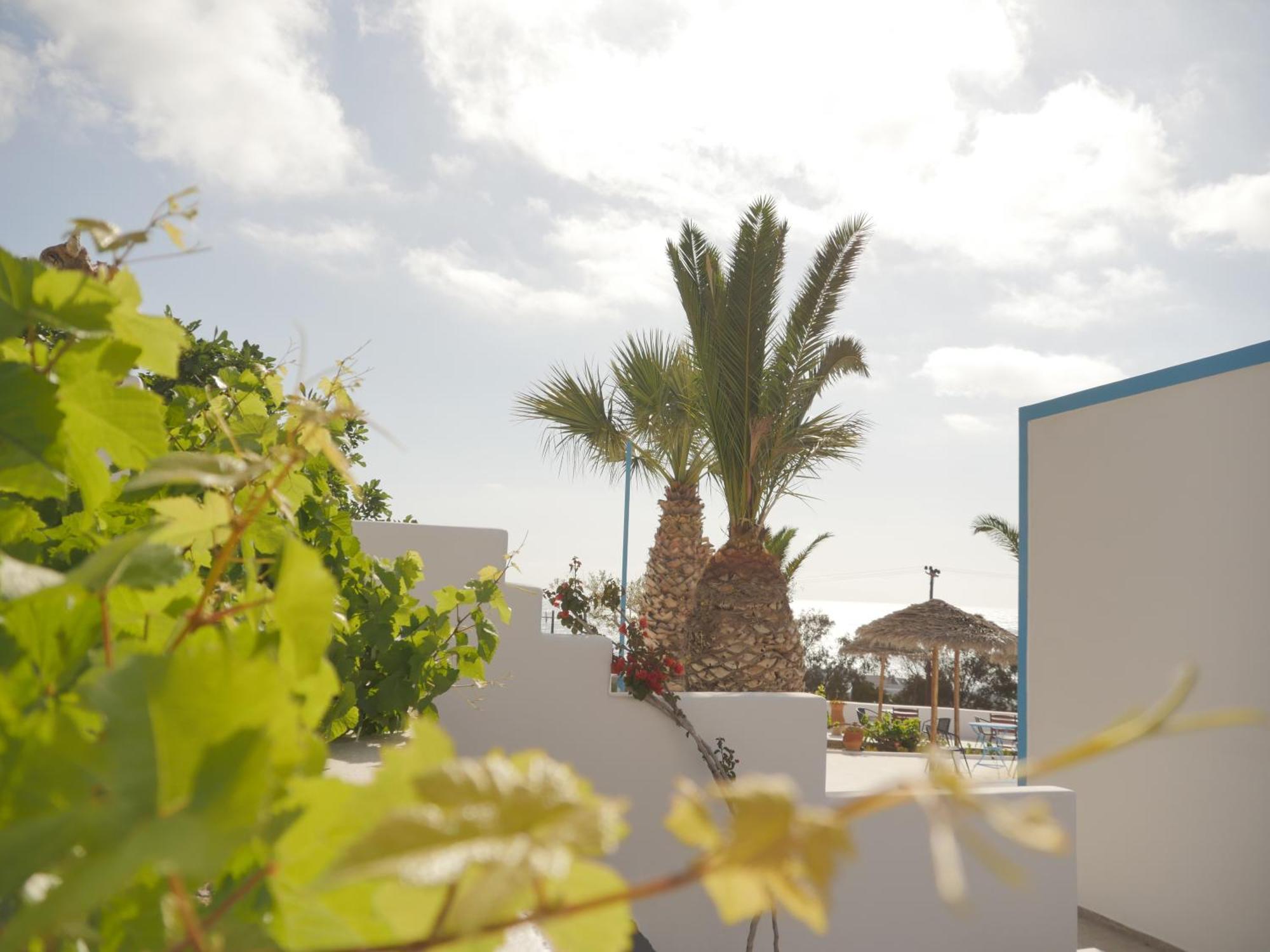 Ancient Thera Apartments Kamári Екстериор снимка