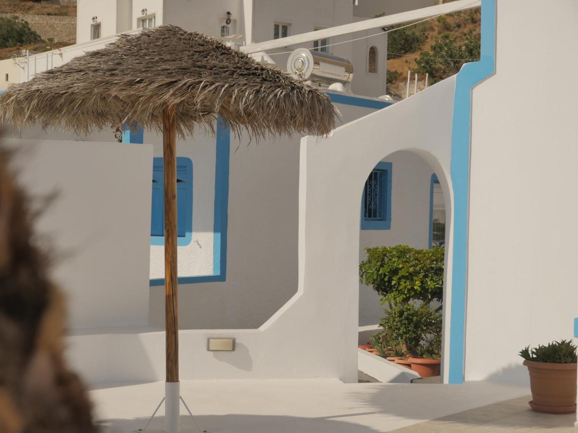 Ancient Thera Apartments Kamári Екстериор снимка
